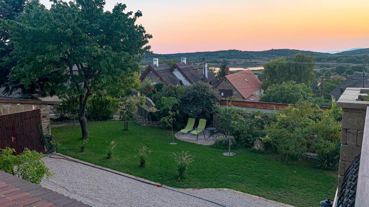 T.H.Ny Village Inn Cottage Tihany Bagian luar foto