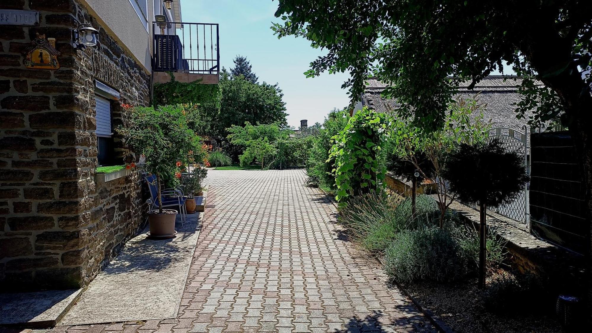 T.H.Ny Village Inn Cottage Tihany Bagian luar foto